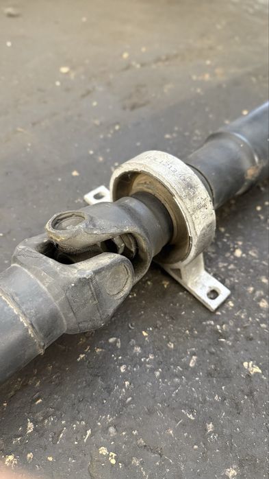 Кардан за БМВ 5 Серия Е60 Е61 530д 530d ръчка Manual Drive
