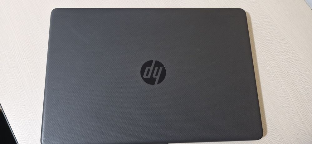 Laptop hp,utilizat puțin timp