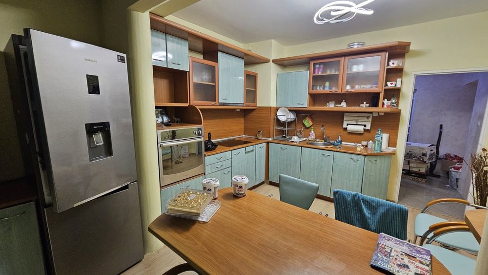 Продава се Тристаен апартамент в Перник, Изток - 100 кв.м за 1700 €/кв.м - Снимка #1