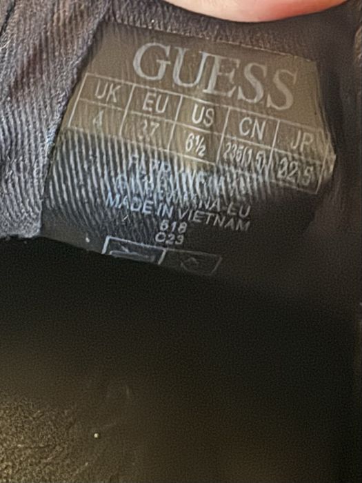 Черни обувки Guess