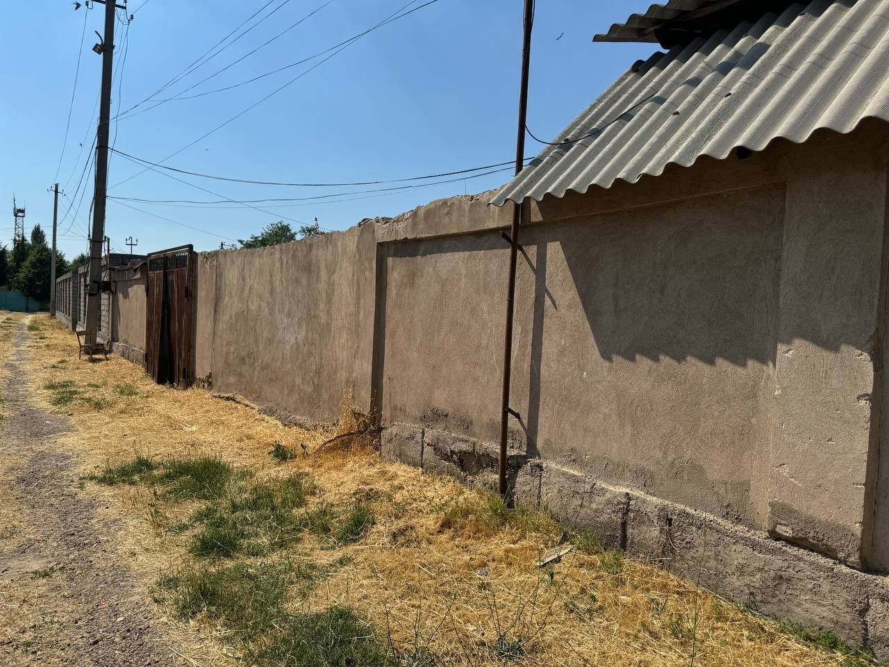 Dacha sotiladi 6 sotix 2 sotix zaxvati bor