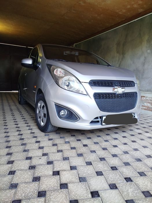 Spark 2012 xolati yaxwi yurib turgan moshina