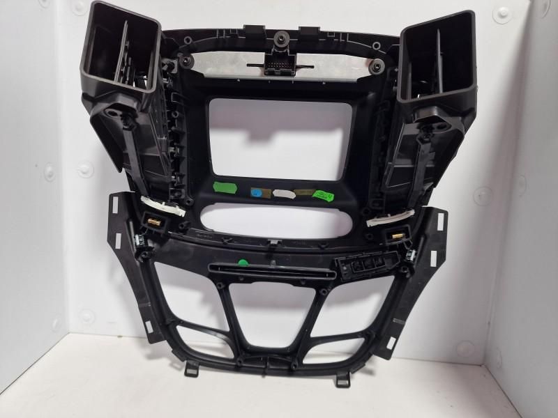 Consola centrala rama bord ecran Opel Insignia facelift
