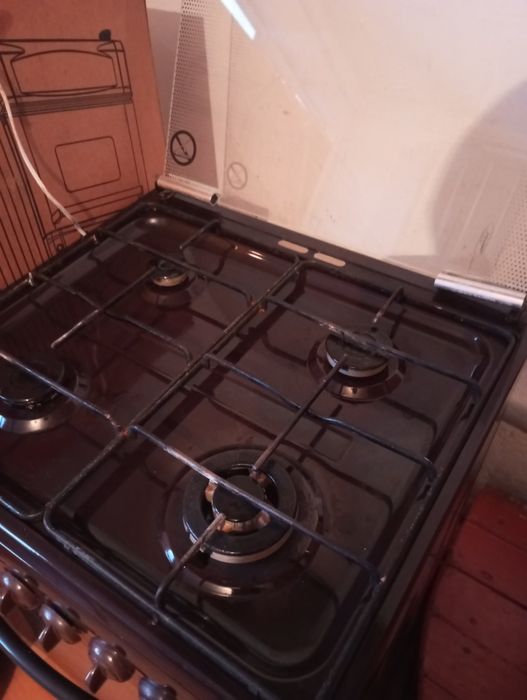 Продам газовую плиту