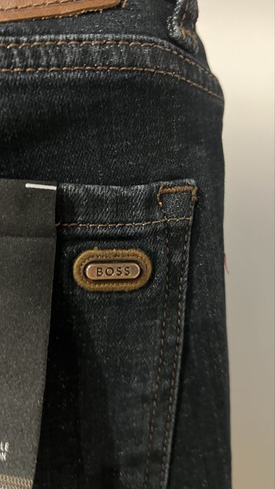 Чисто нов модел Hugo Boss дънки. Налична серия от 31ви до 38ми размер.