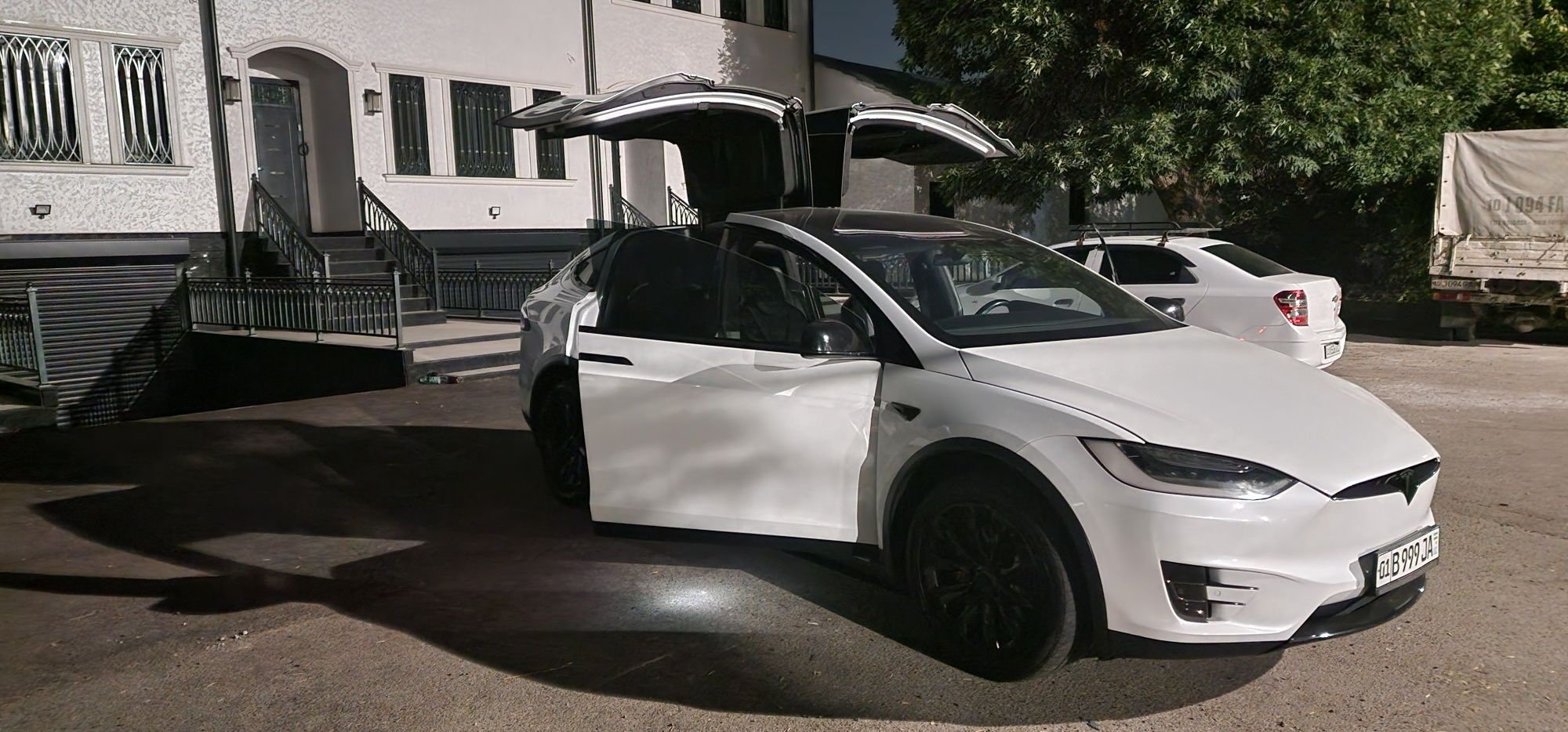 Отличная машина Tesla modul X