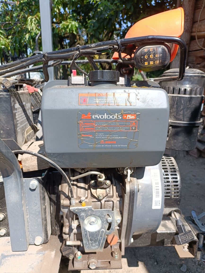 Mini tractor Evo Tools cu remorca din 2024
