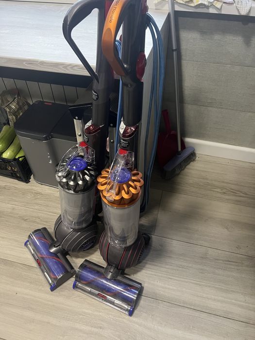 Aspirator dyson vertical