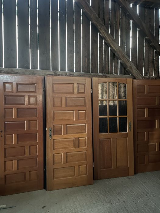 Uși de interior din lemn masiv cu broască si mânere incluse