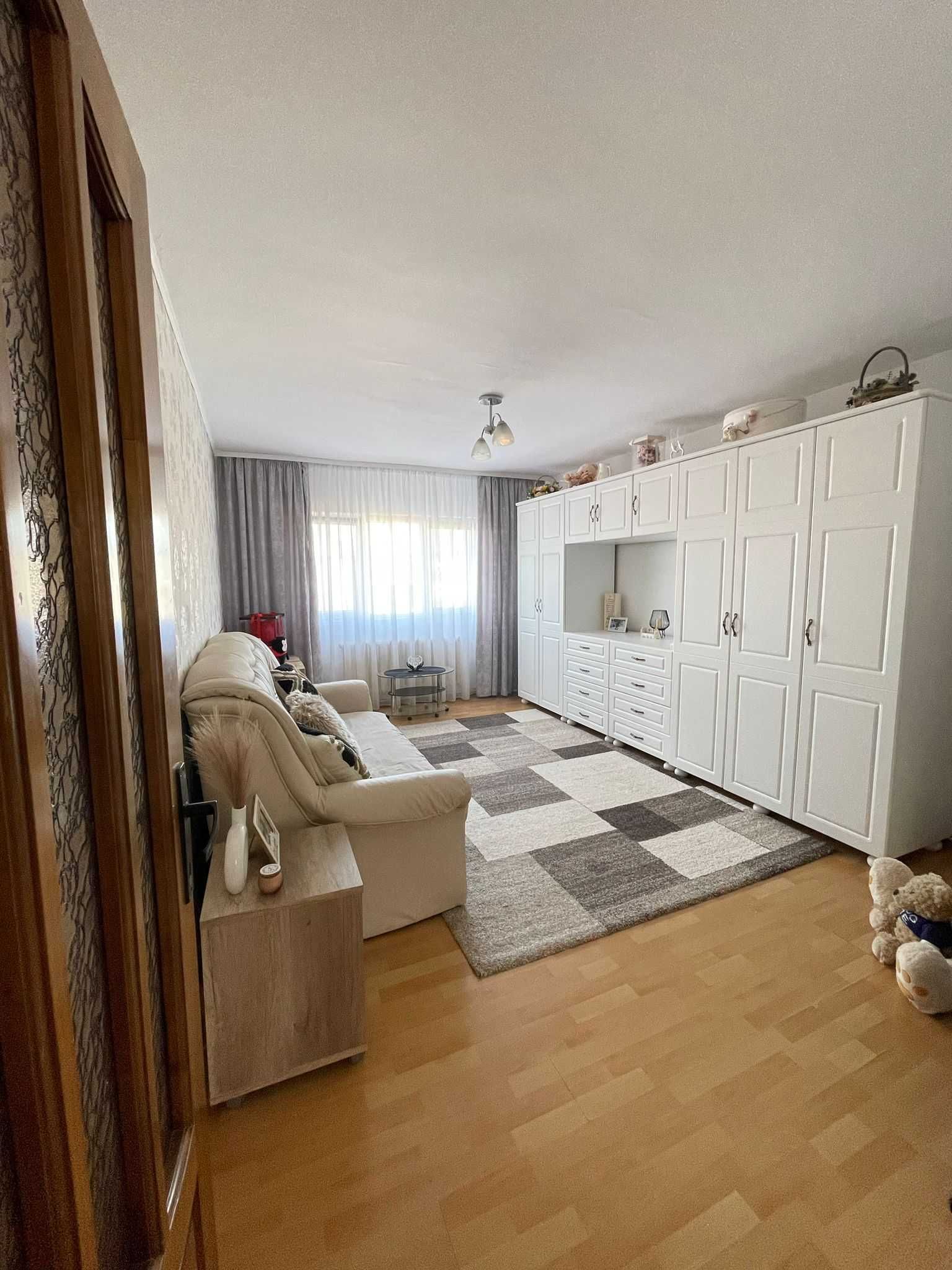 Apartamemt 2 camere ,etaj 3 ,,Gherla"