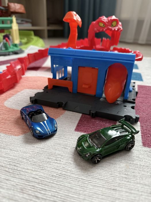 Set Hotwheels Sectia Politie Pista Inamicilor
