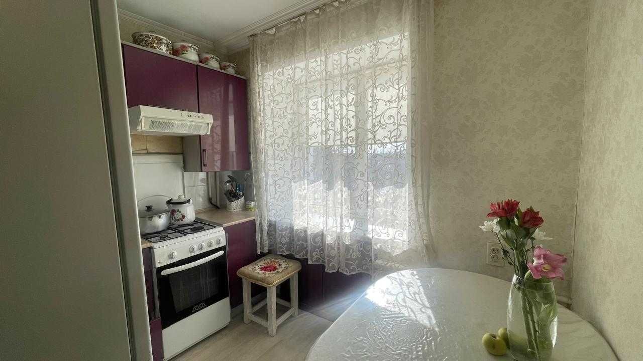 Продам 2 ком. В центре города. Университет