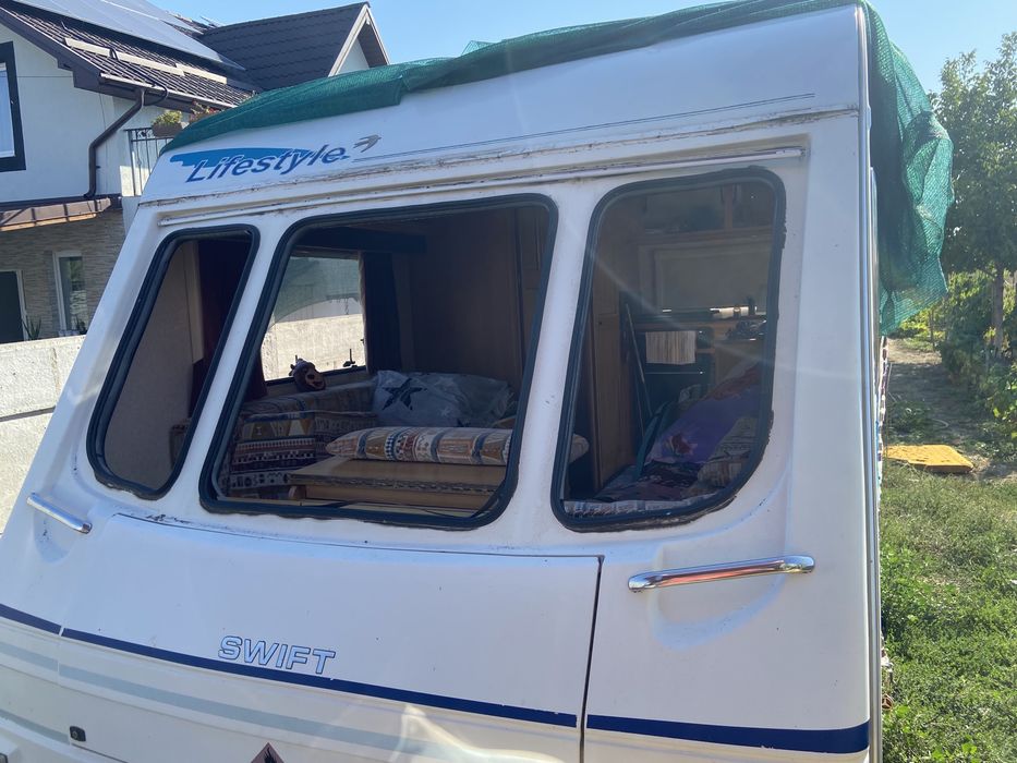 Geamuri frontale rulota swift an 2001