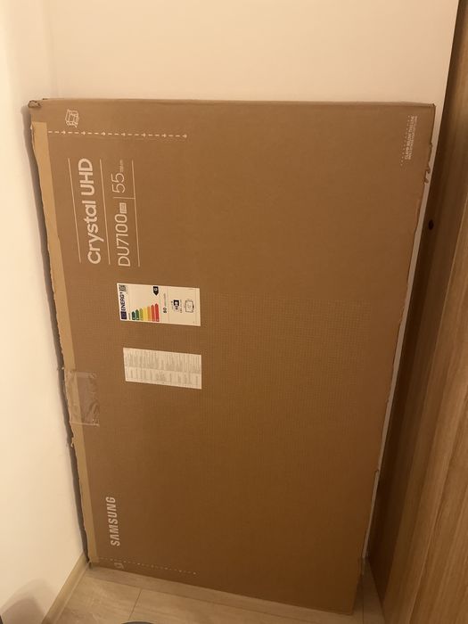 Samsung 55” Crystal UHD DU7100 – defect, cu cutie și telecomandă