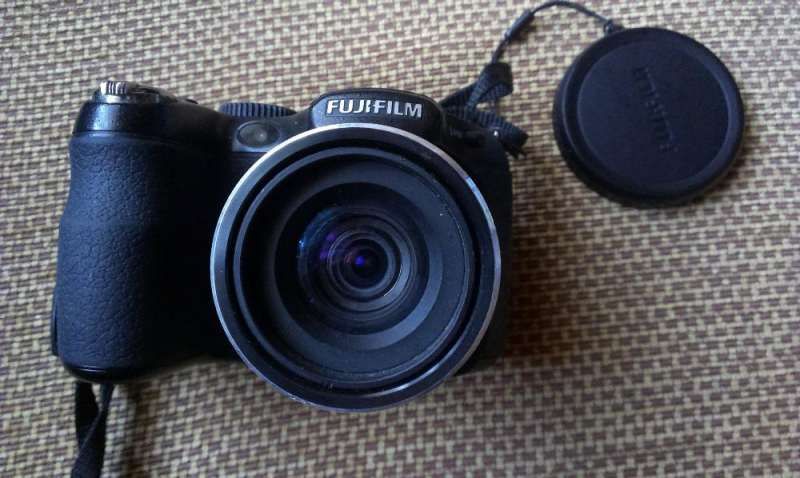 Продавам цифров фотоапарат Fuji FinePix S1800