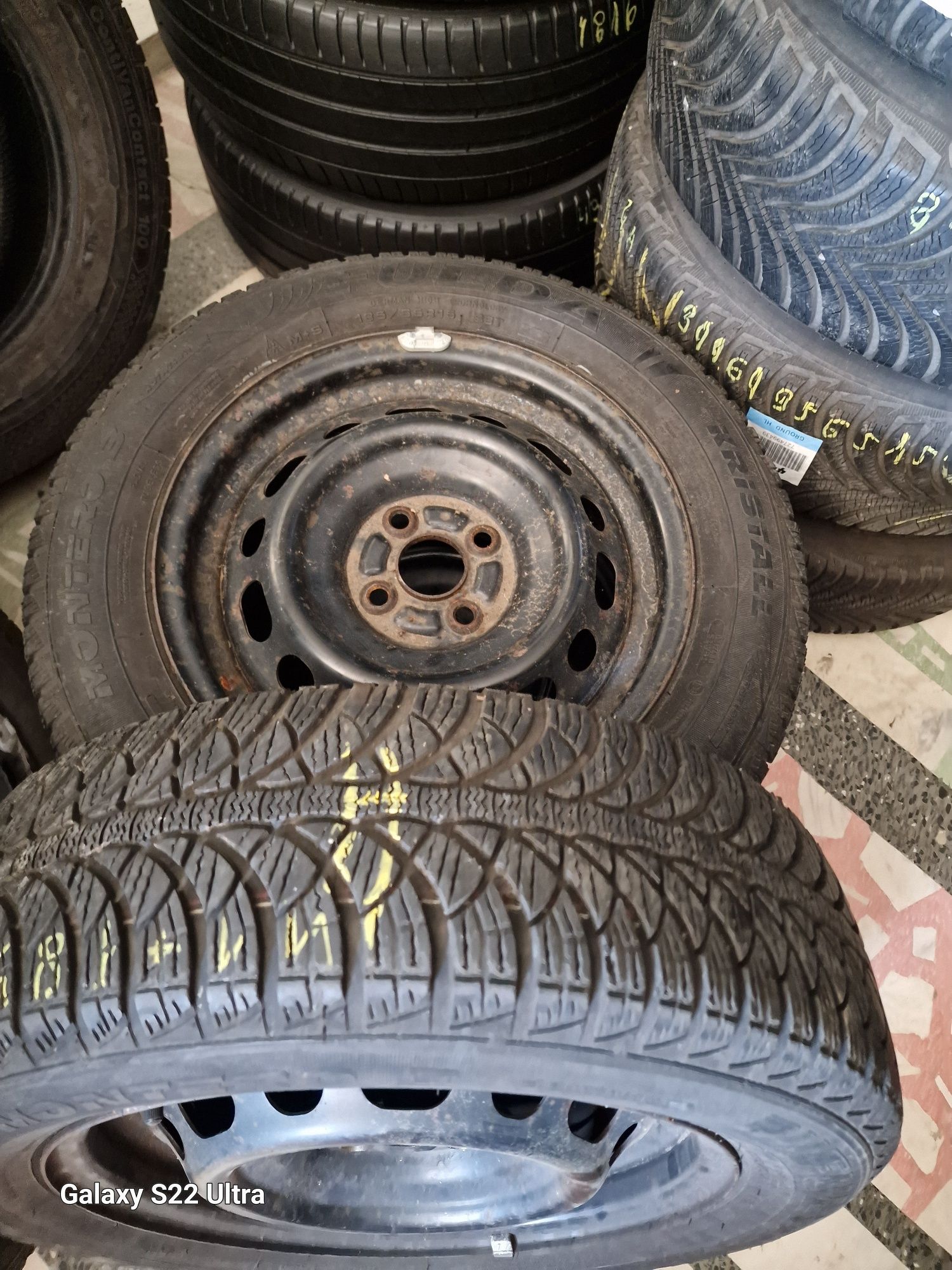 Toyota Yaris 14 и 15 цола Kia Rio Mazda Demio Hyundai i10   перфектно