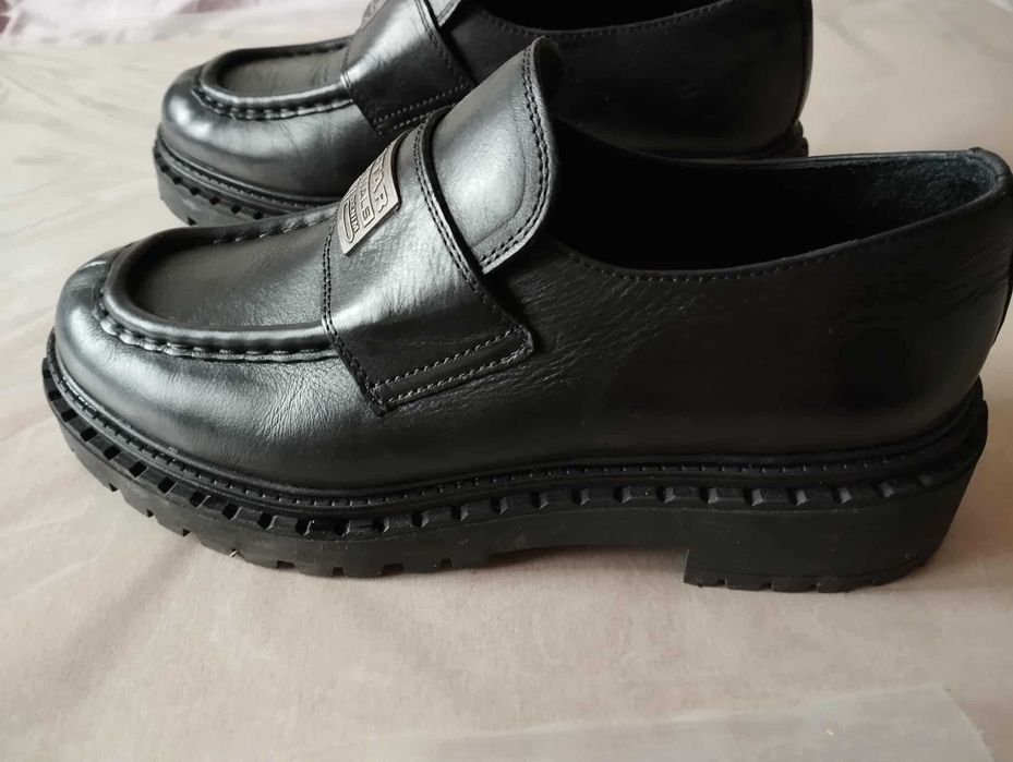 Красиви дамски обувки номер 40