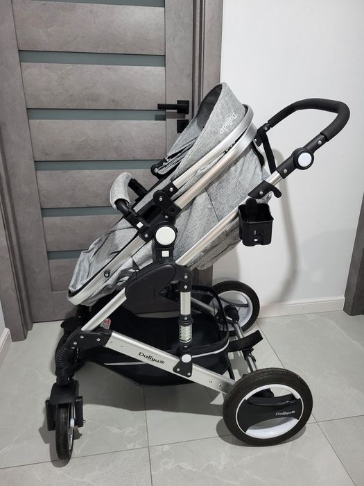 Vând cărucior de bebe 2in1
