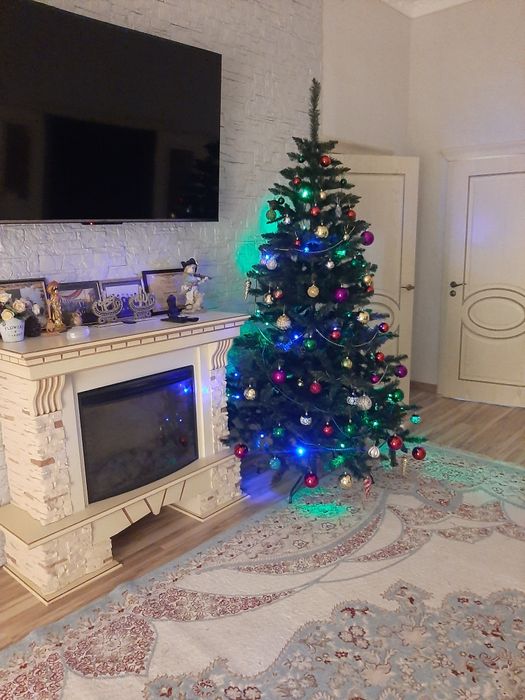 Ёлка хорошего качества, высота 2 метра