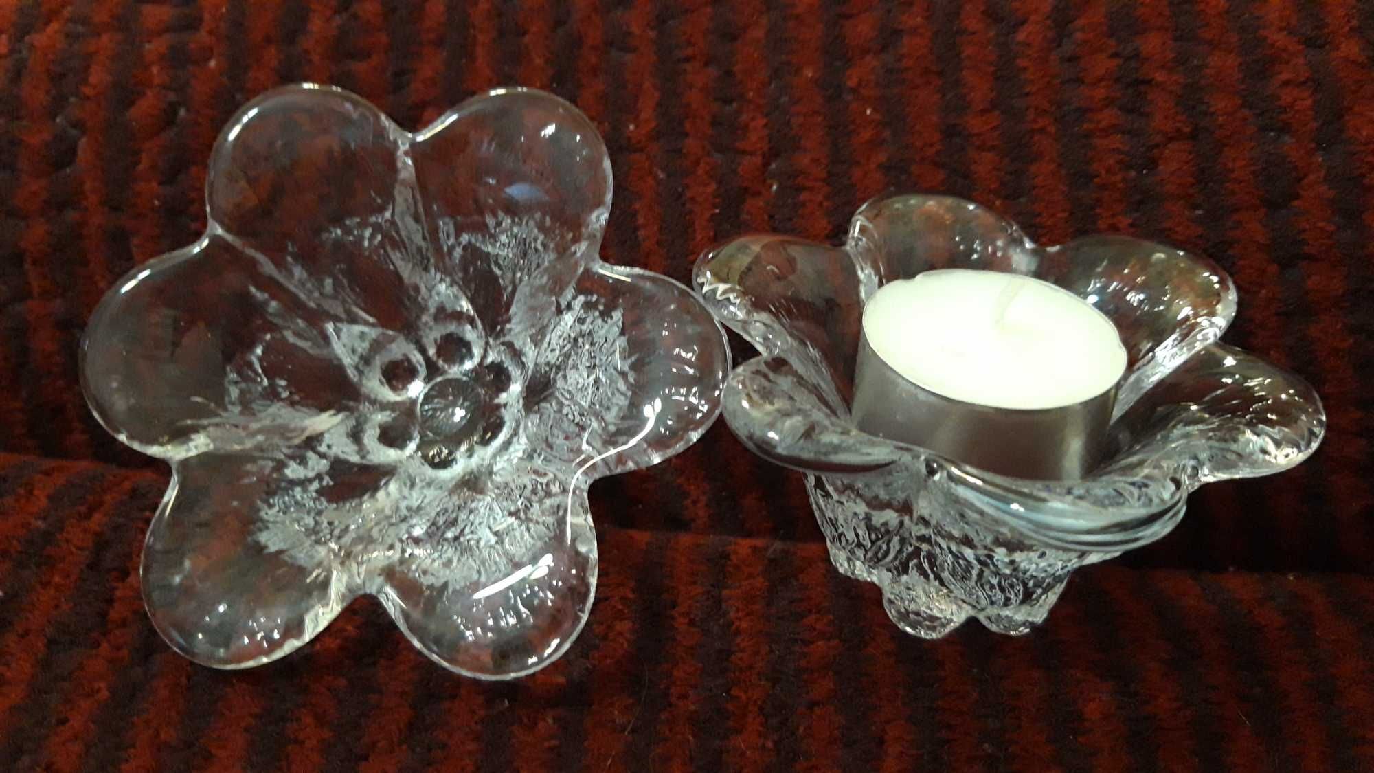 2 еднакви стъклени свещници за малка кръгла свещ в комплект за 8 лв