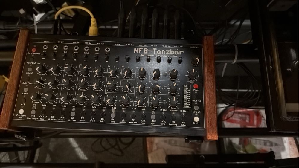 Mfb tanzbar 1 drum machine analog