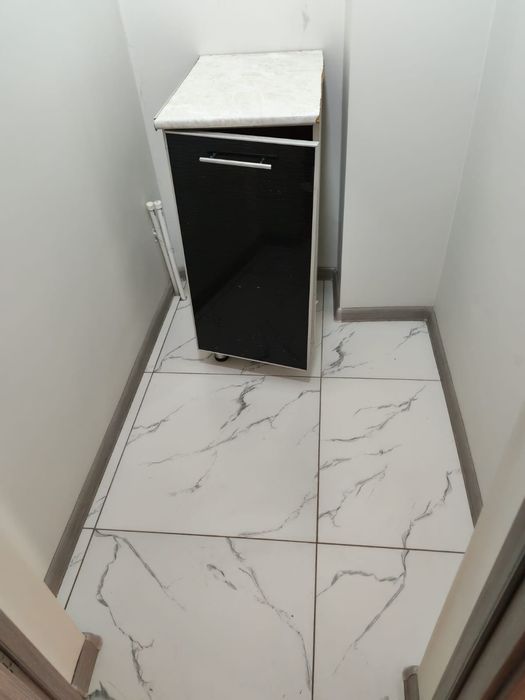 Продам шкаф с полкой 4500