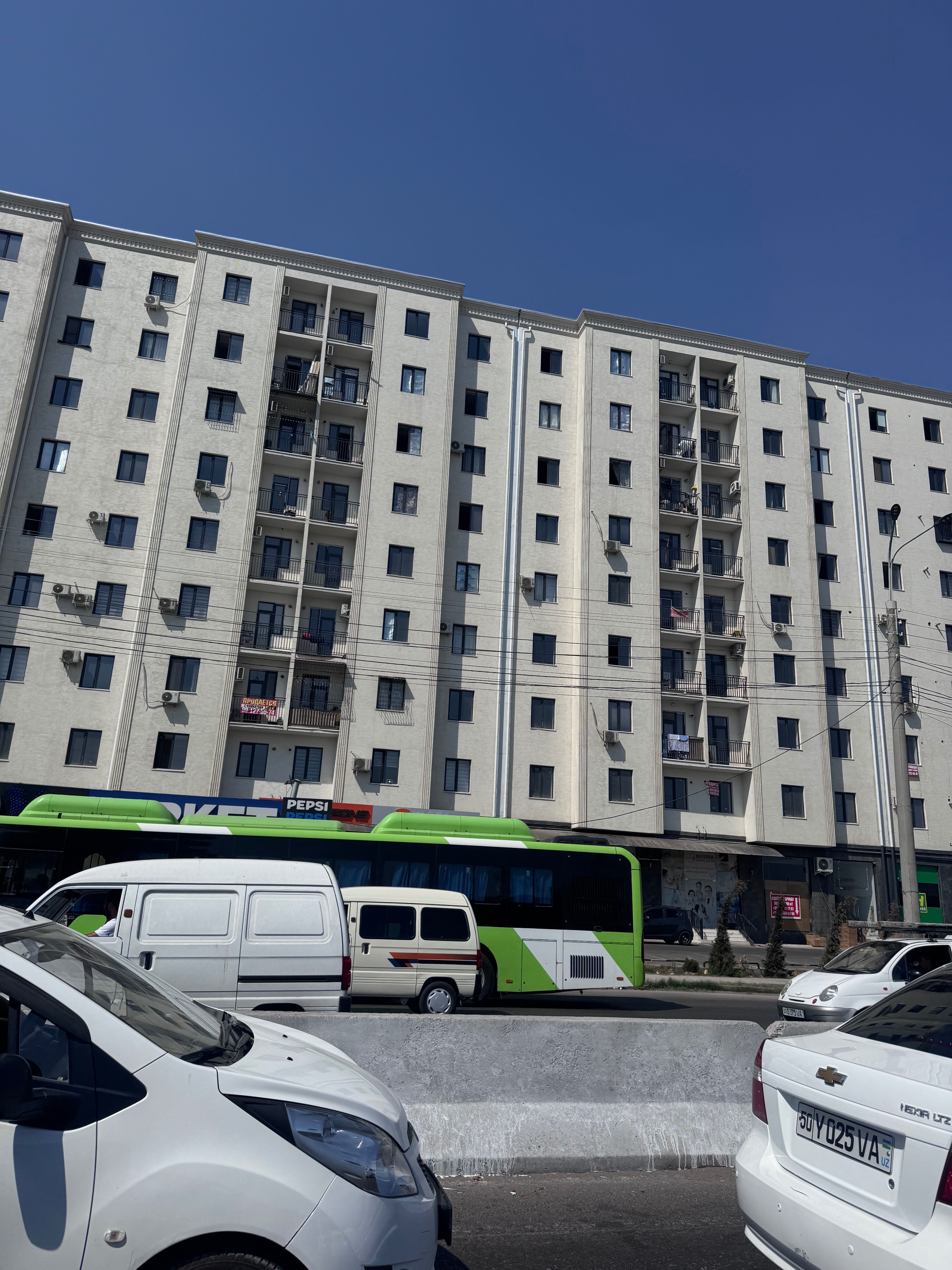 ПРОДАЕТСЯ КВАРТИРА на Сергели  Вдоль дороги 3/8/9