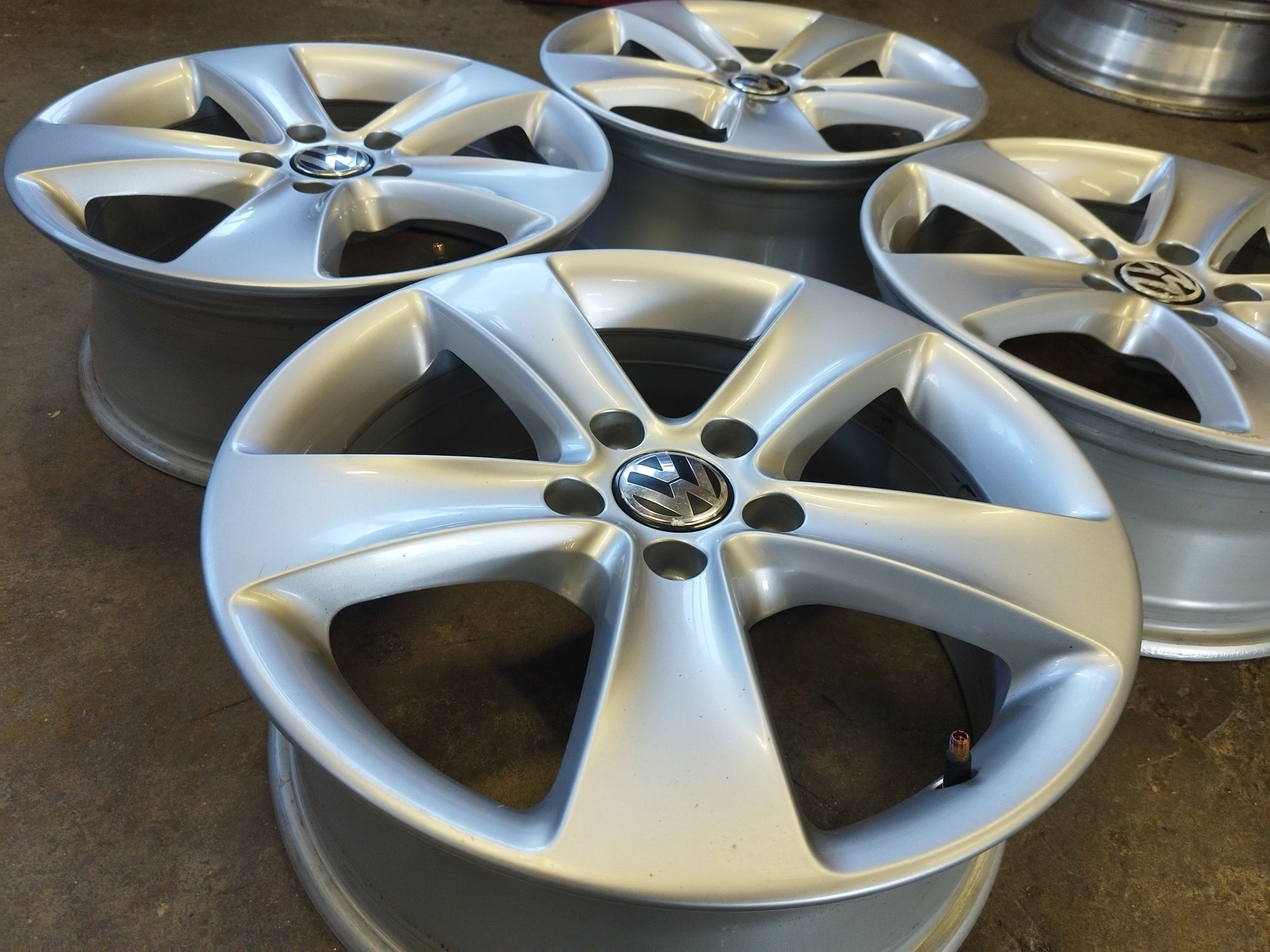 17" Volkswagen Passat Оригинални 5x112 Джанти