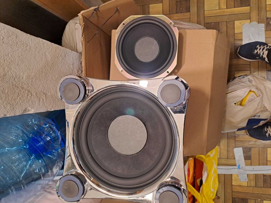 Нискочистотен " басов" говорител ,2 броя sony,  made in Japan 18.5 см.