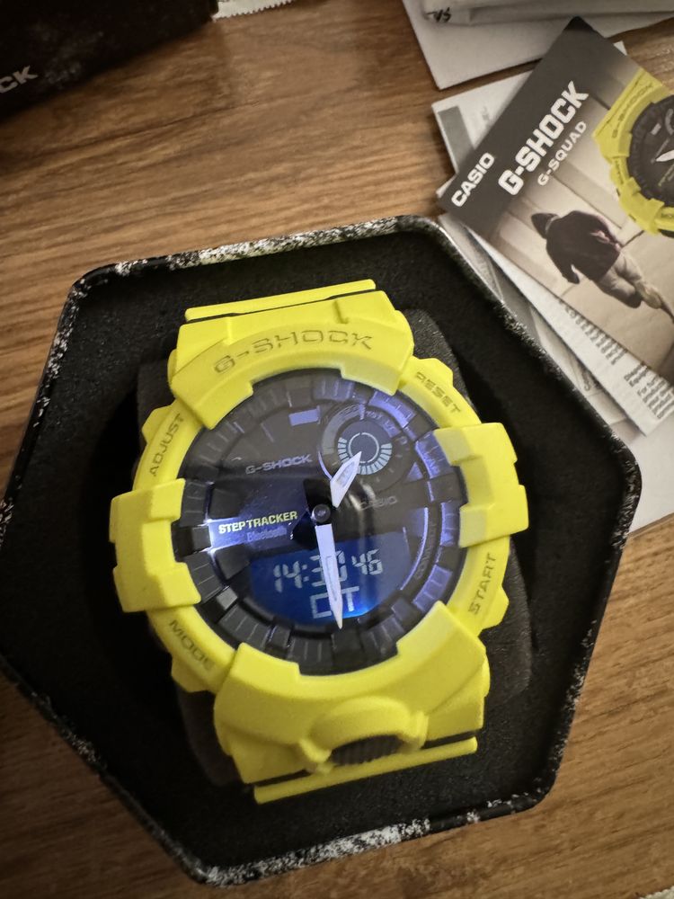 Casio G-shock GBA-800-9AER часовник в неонов цвят