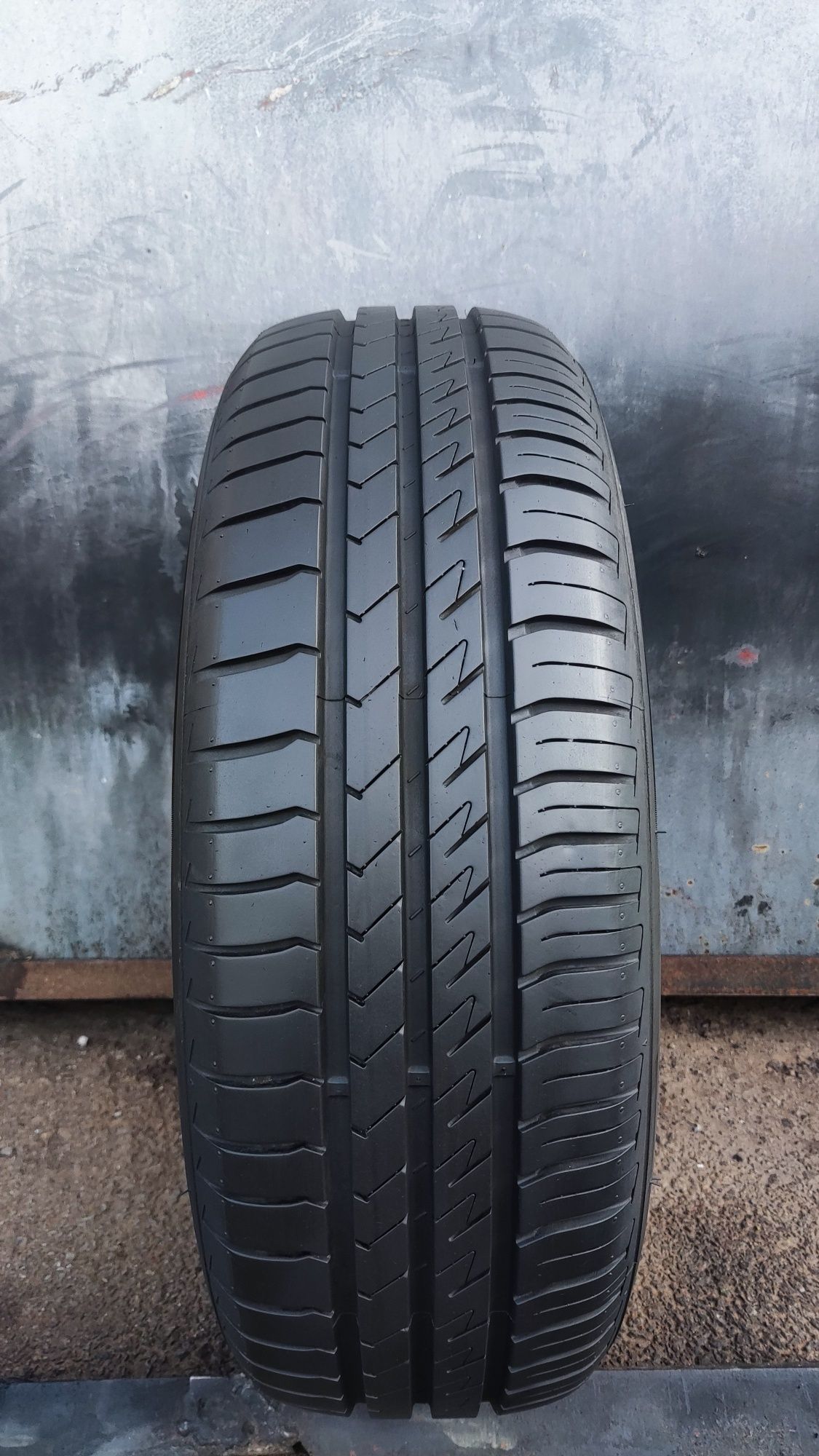 1брой лятна гума 185/65/15 Laufenn G Fit EQ+
dot22 
7.9mm
Гумата е в