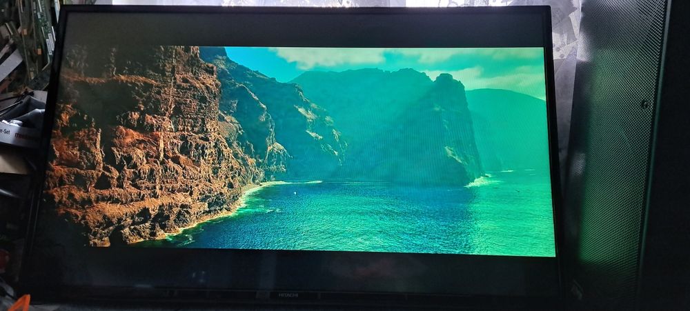 Vand TV HITACHI 49 Inch