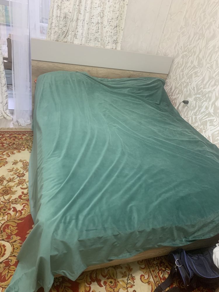 Кровать большая, пользовались редко