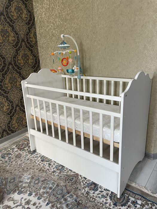 Продаю идеальную детскую кроватку с ортопедическим матрасом