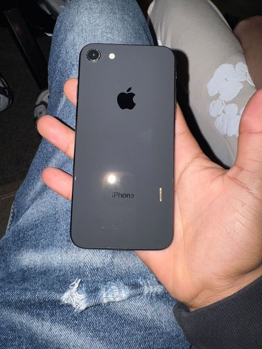 Iphone 8 100/capacitate baterie 64 GB accept si schimb