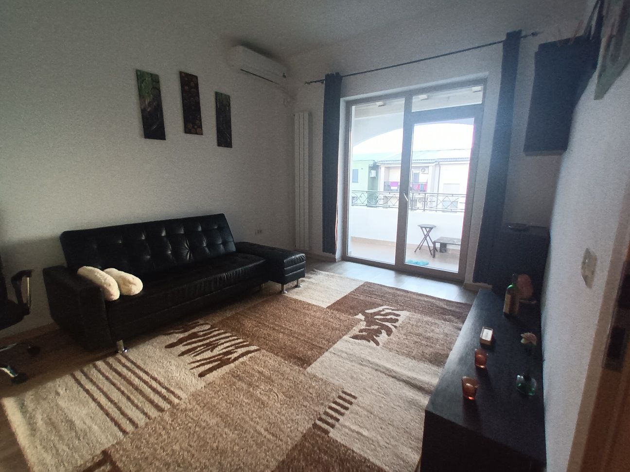 Inchiriez apartament