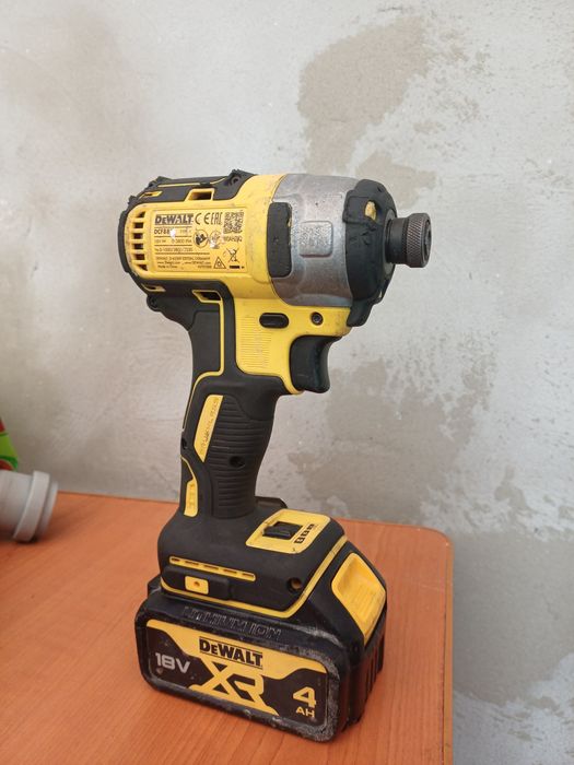 Dewalt DCF887 in stare foarte buna
