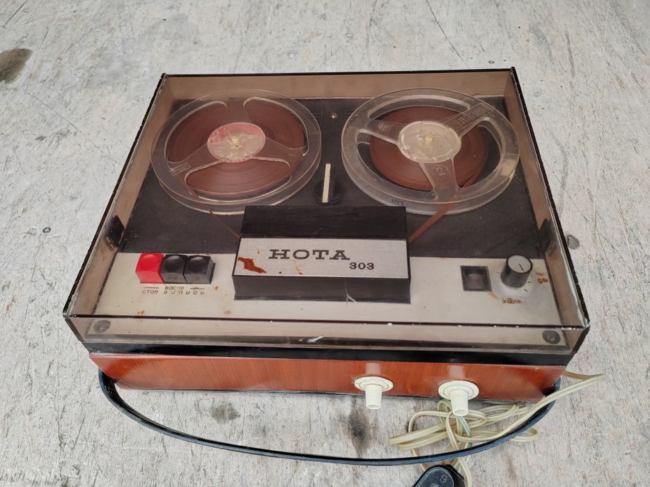 Продам проигрыватель вмемен СССР