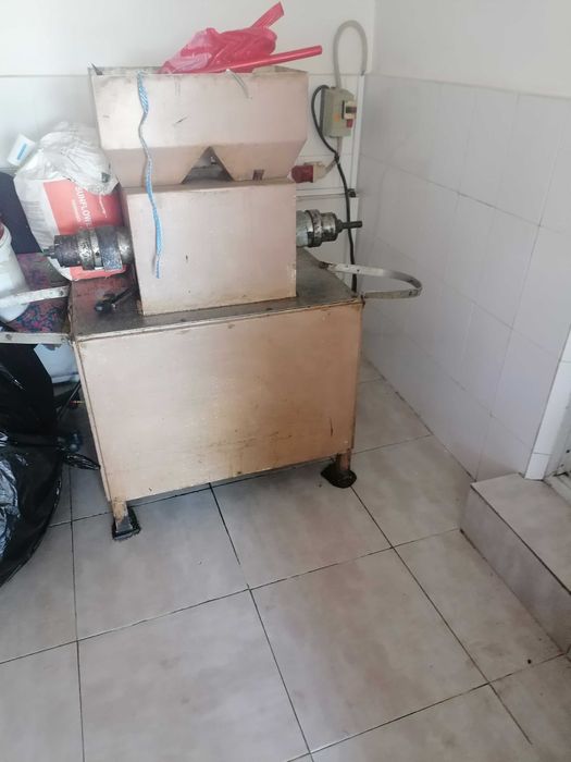 Vand o presa de ulei presat la rece și un filtru