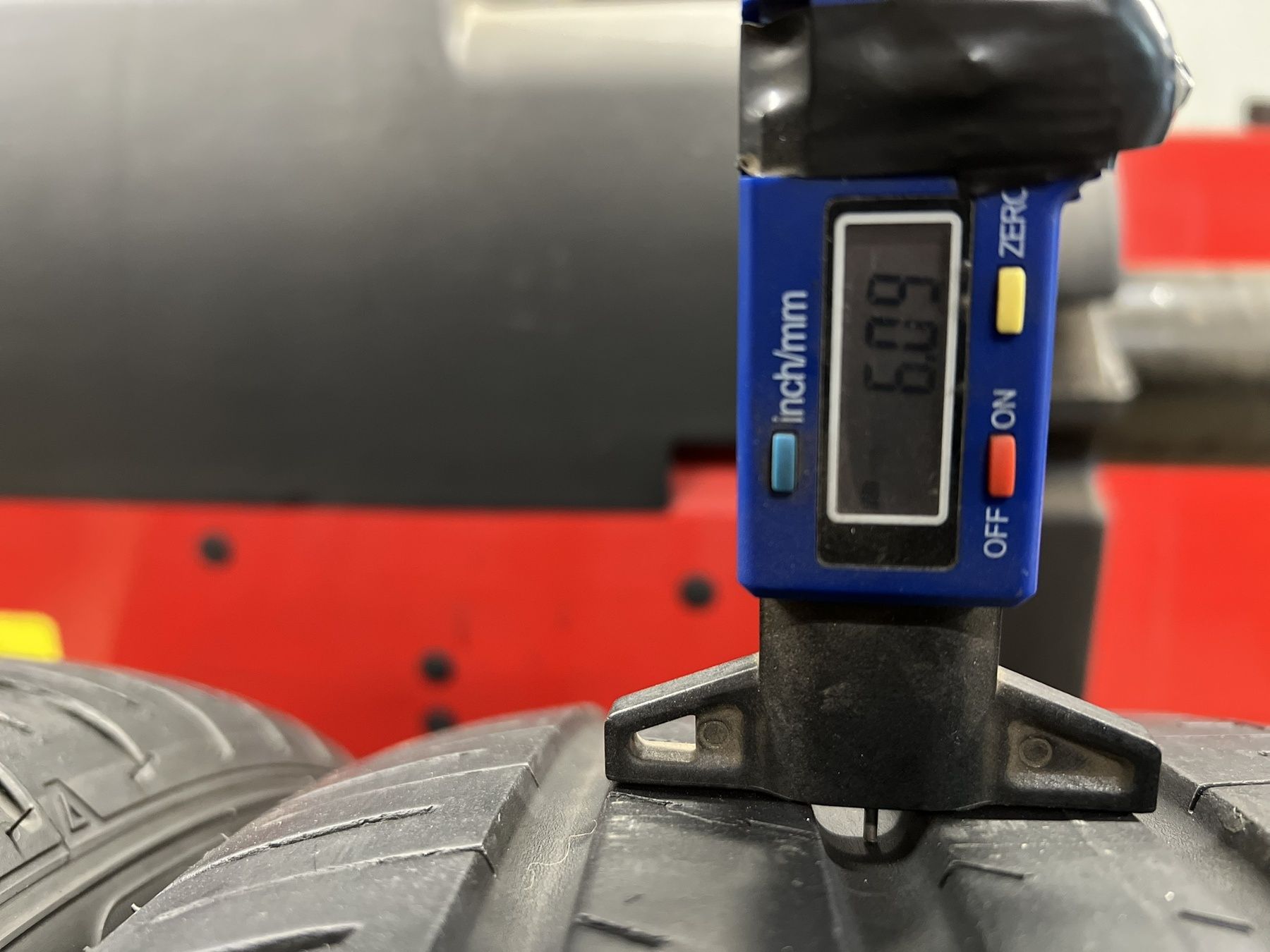 Летни гуми 215/50 R18 Falken
