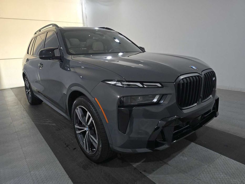2025 BMW X7 M60i
