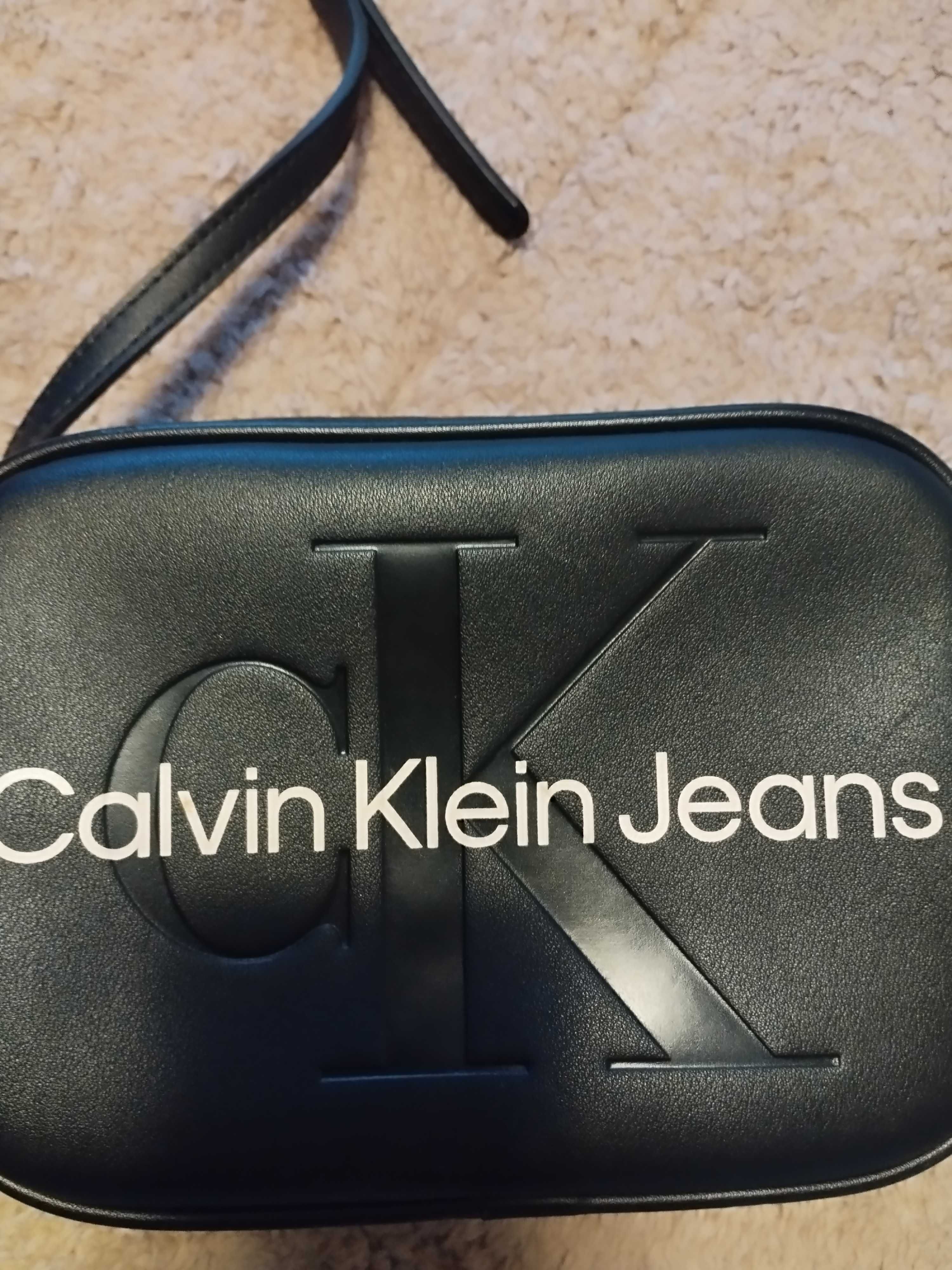 Черна чанта Calvin Klein