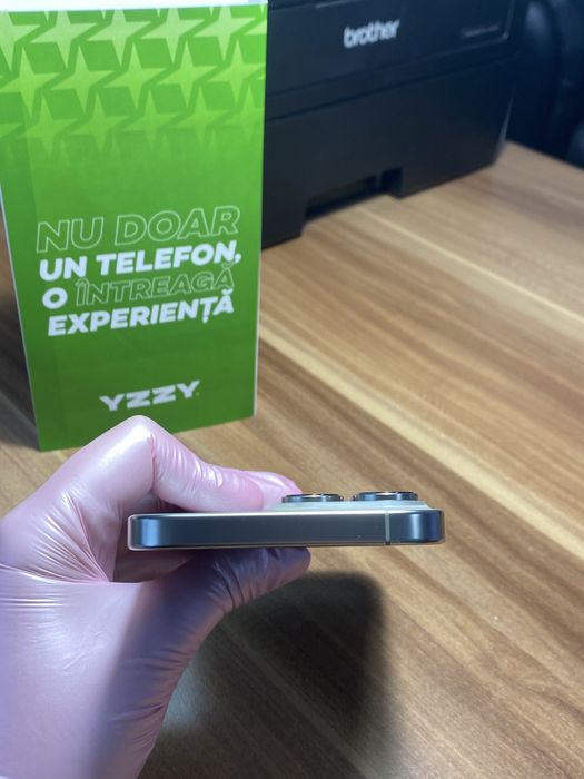 iPhone 16 Pro Max / 256 GB / Sănătate baterie 99% / Foarte bun