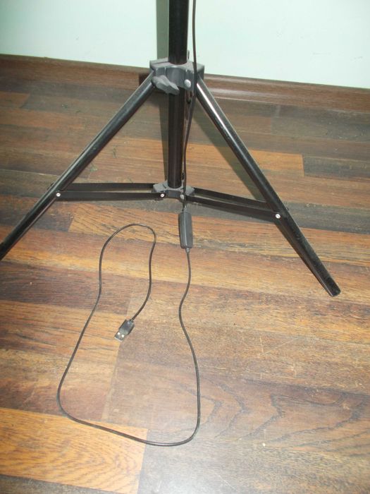 LED лампа със стойка