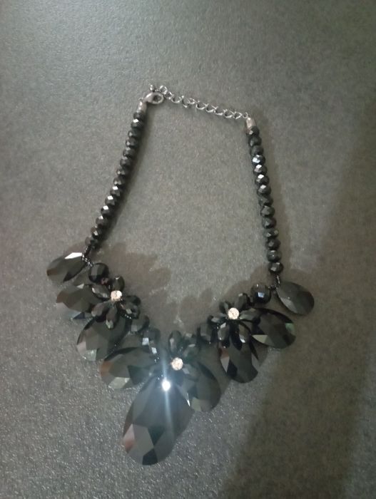 Vând colier deosebit Jon Richard