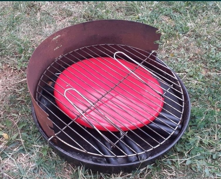 Gratar cu lemne, carbuni, cu picioare demontabile, intra in interior,