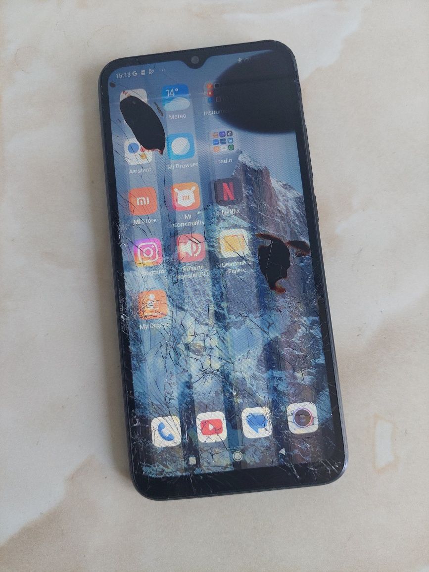 Vând Xiaomi Redmi 9A pentru placă și restul pieselor, este spart /poze