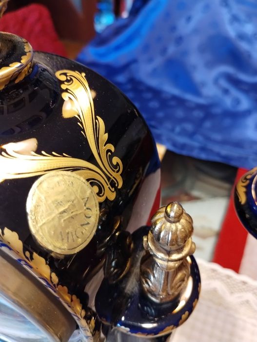 Порцеланов часовник с два свещника