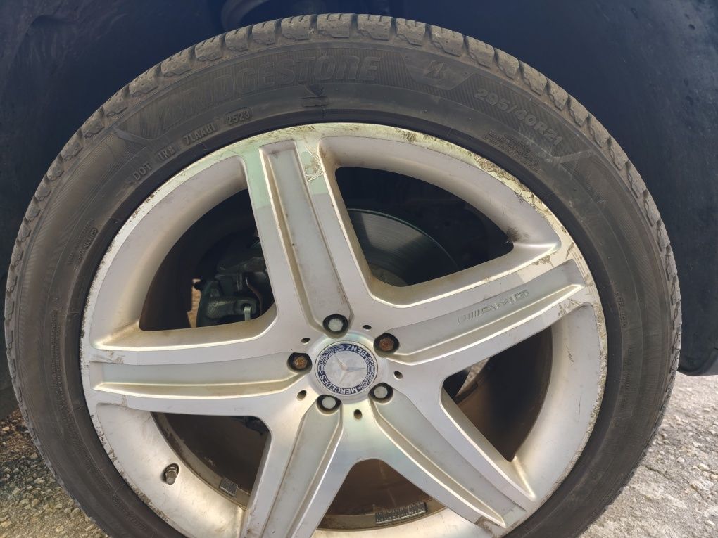 Гуми 295 40 21 Bridgestone
