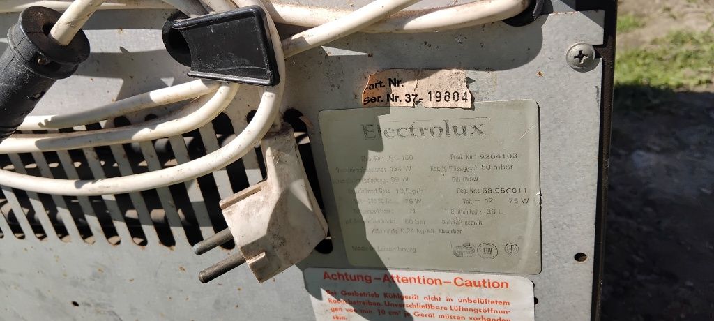 Газов Хладилник Elektolux работещ на (12.волта и 220 волта)